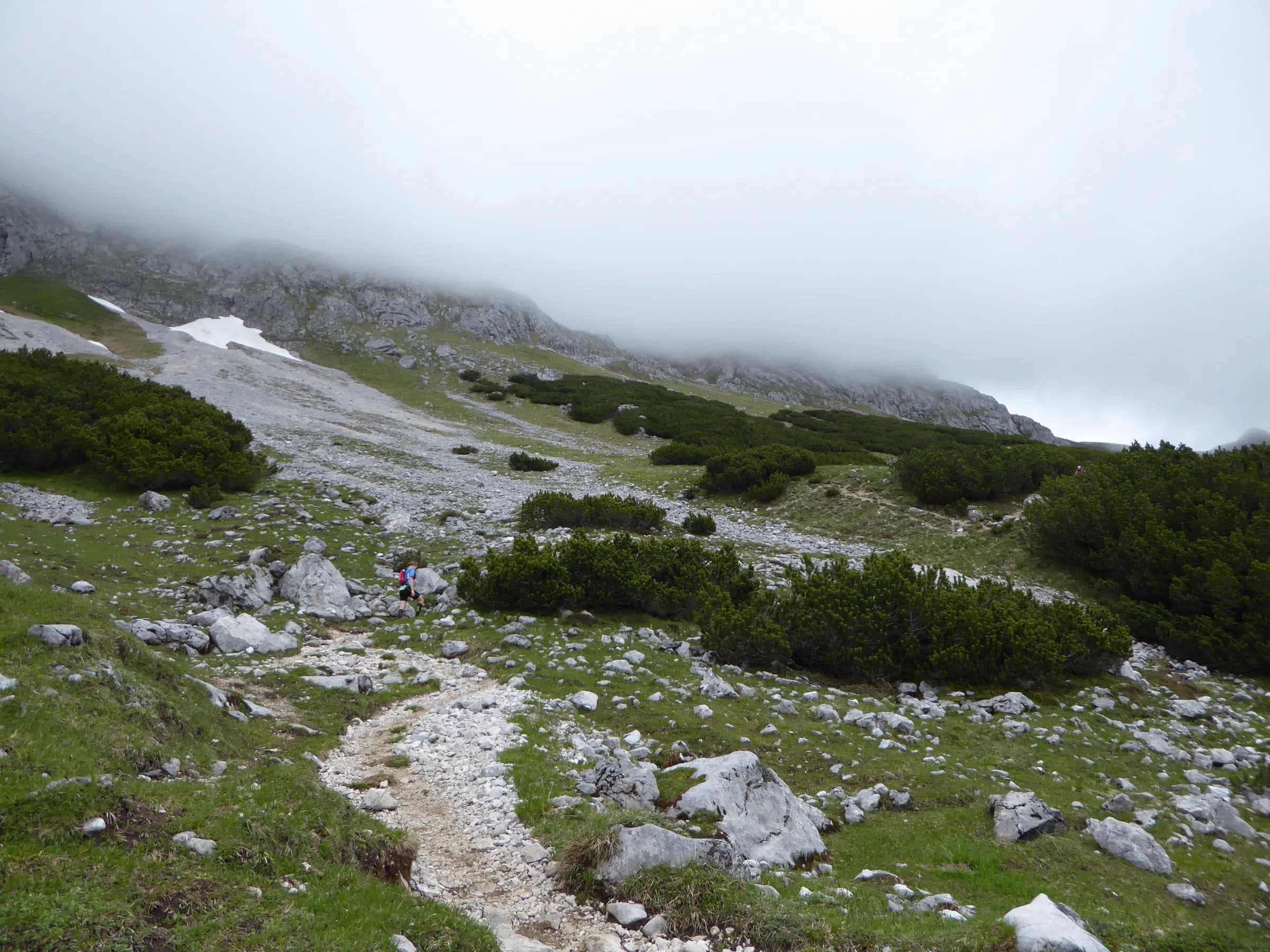 Alpine trail with runners on the Zugspitz Ultratrail course