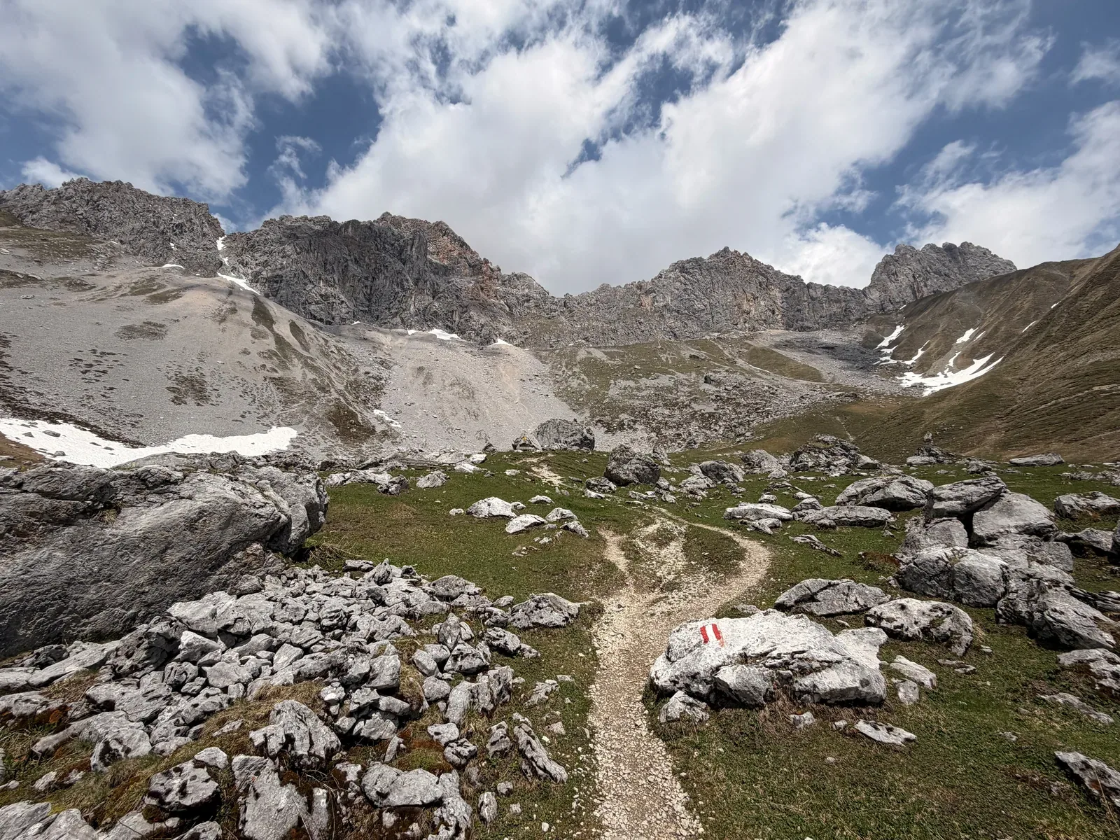 Blocky terrain with marked path in the high alpine section, ZUT 107K at KM 46.