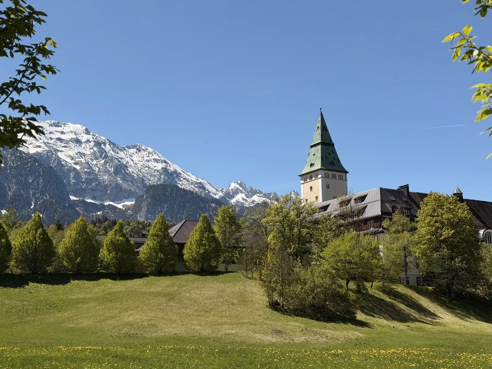 Meadow section near Schloss Elmau with Wetterstein views, ZUT 107K at KM 72.6.